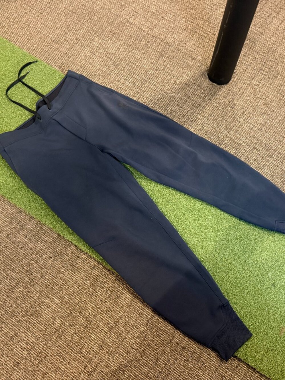 On Clouds Performance Sweat Pants / Jogger - Navy - Medium